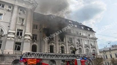 Росія атакувала центр Києва: дрон влучив у будівлю СБУ навпроти Софійського собору (оновлено)